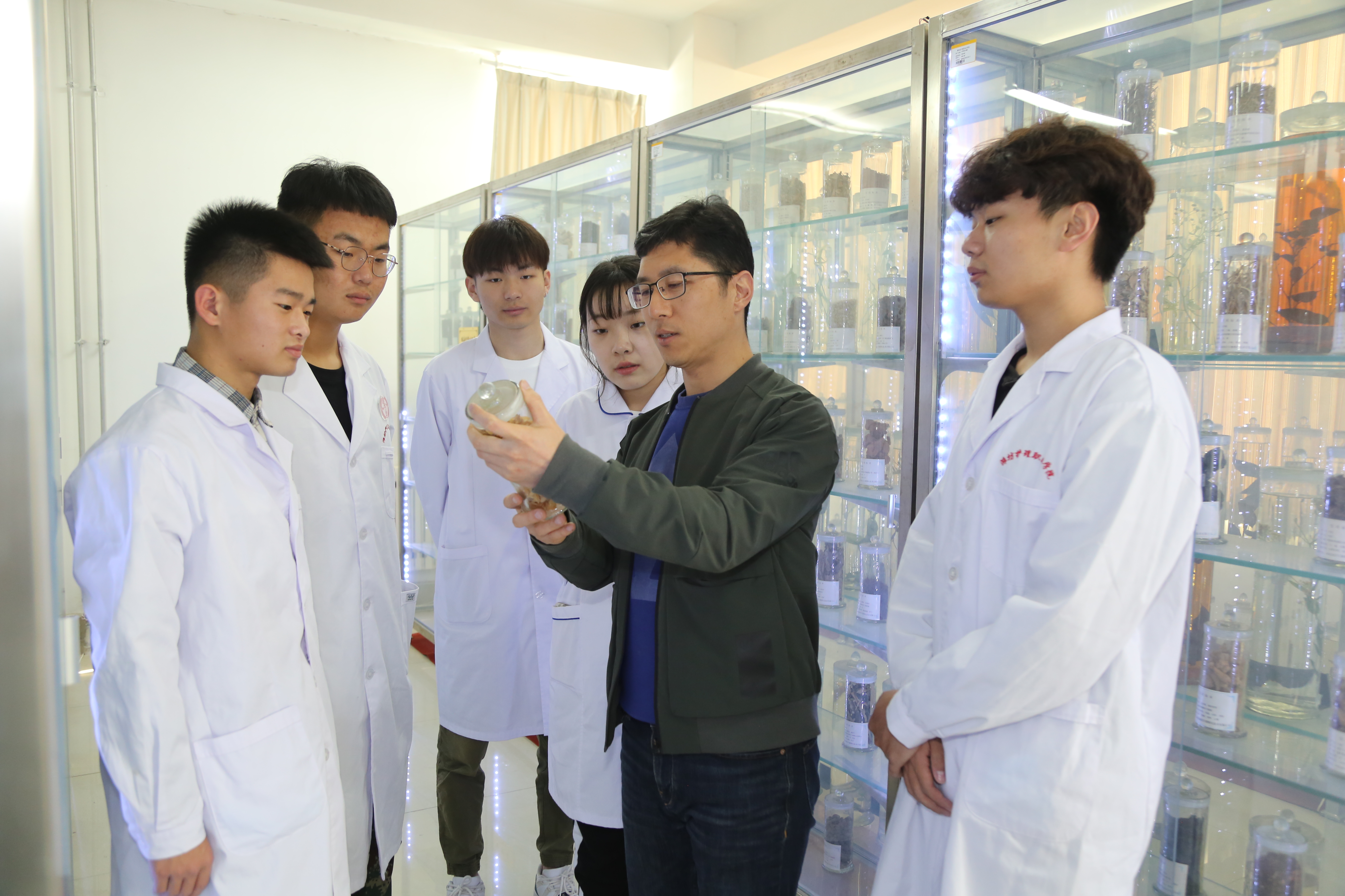 结语：国际美妆品牌的本土化研发已从被动适应转向主动共创