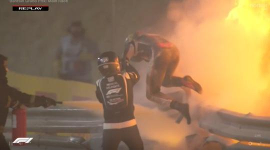 F1巴林站哈斯车手罗曼·格罗让赛车撞墙后起火爆