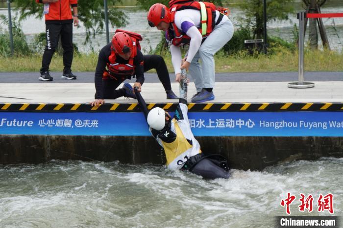 中国队包揽皮划艇激流回旋三金一银 杭州亚运会