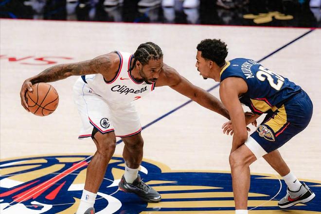 快船遭鹈鹕18分逆转小卡复出末节0出手暴露战术