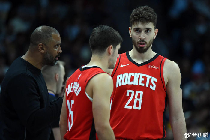 火箭惨败马刺 申京防守短板成致命伤