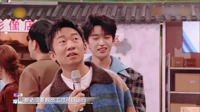 爱德华兹高中暴力打法引关注 未来联盟门面初现