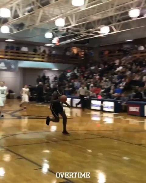 爱德华兹高中暴力打法引关注 未来联盟门面初现